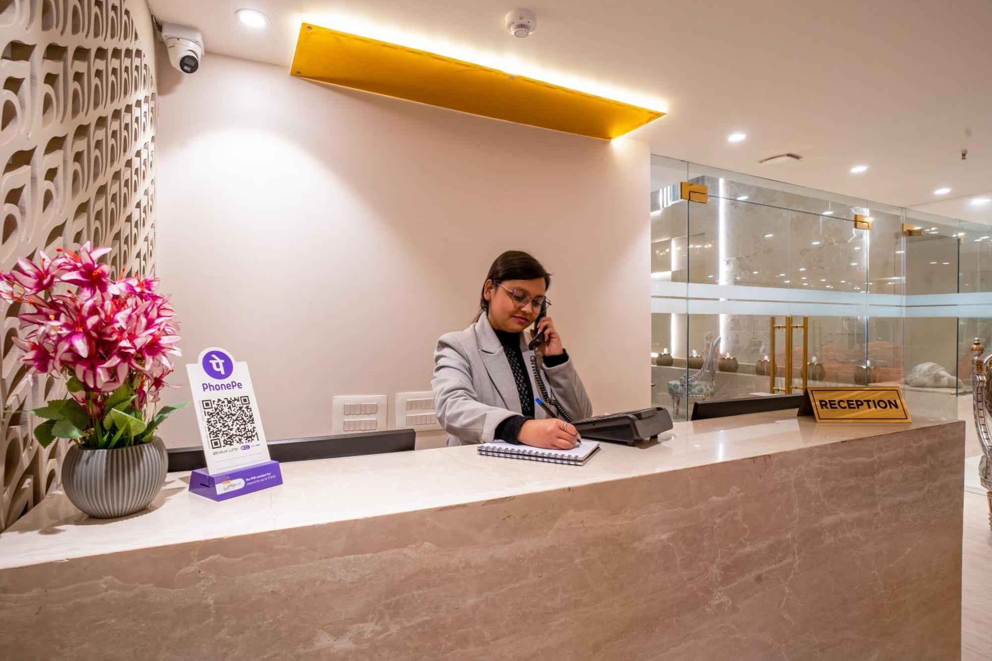 Hotel Ginger Palace Delhi Airport Nowe Delhi Zewnętrze zdjęcie